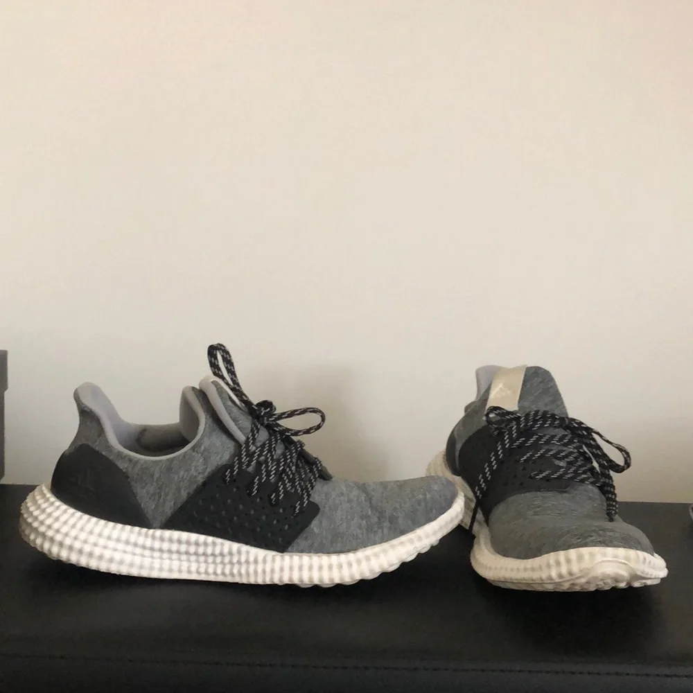 adidas sneakers, grey, size 6.5 - Picture 2 of 3